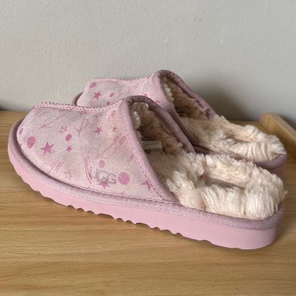 UGG Shoes - UGG Pink Plush Slip-On Women's Slippers with Star Print 36(US4)